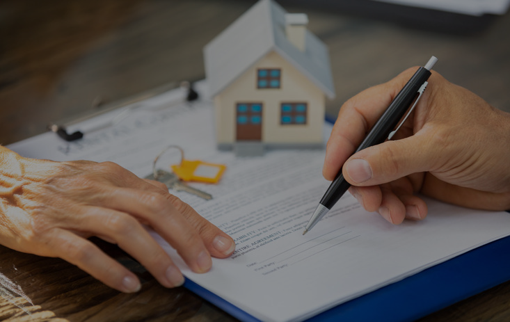 Attorney reviewing unclear title with homeowner